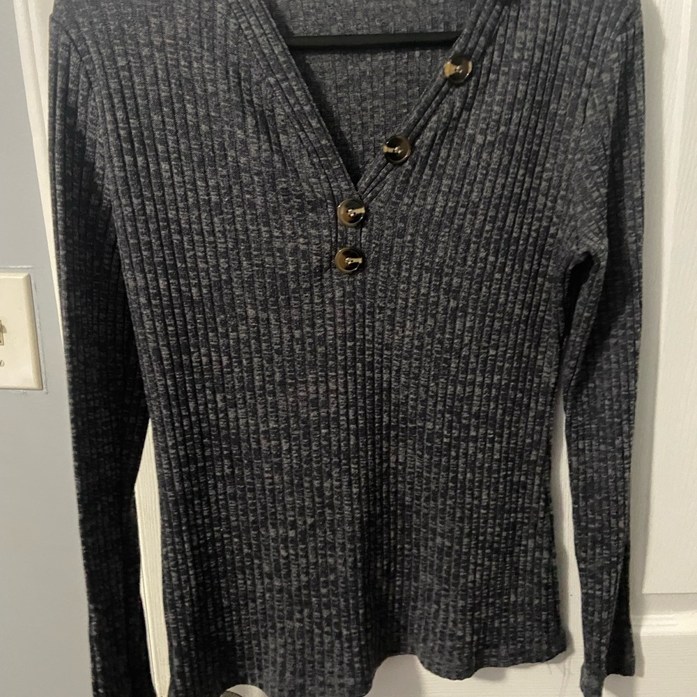 Gray Ribbed Button Detail Long Sleeve Top – Size M